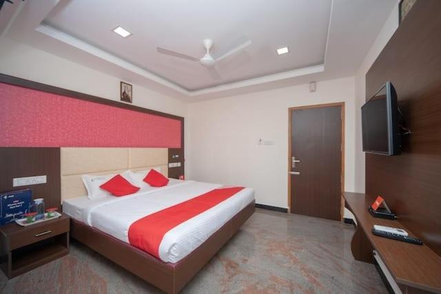 Hotel Famous Residency Tiruchirappalli Exterior foto