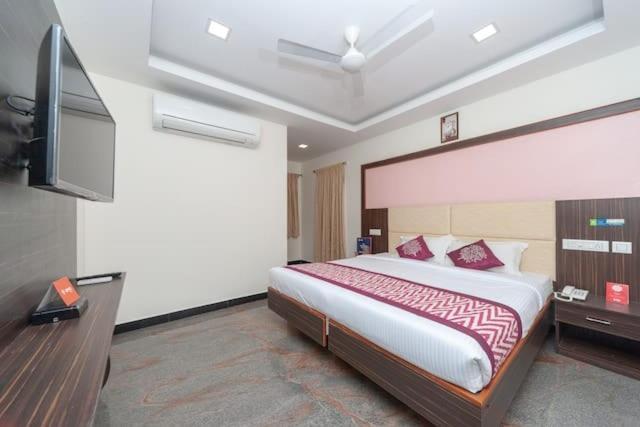 Hotel Famous Residency Tiruchirappalli Exterior foto
