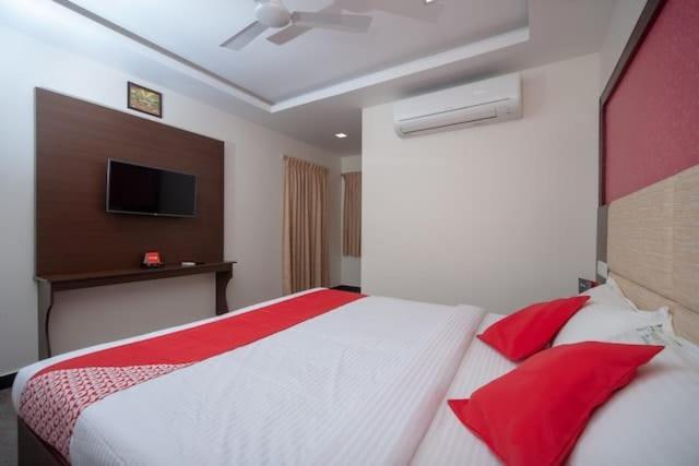 Hotel Famous Residency Tiruchirappalli Exterior foto